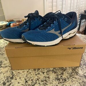 Mizuno Wave Rider running shoes. Mens 12